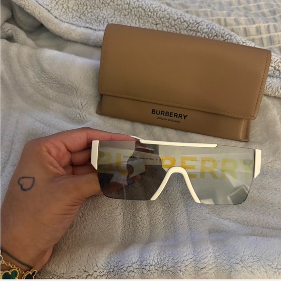 Burberry White Sunglasses Elegant Accessories